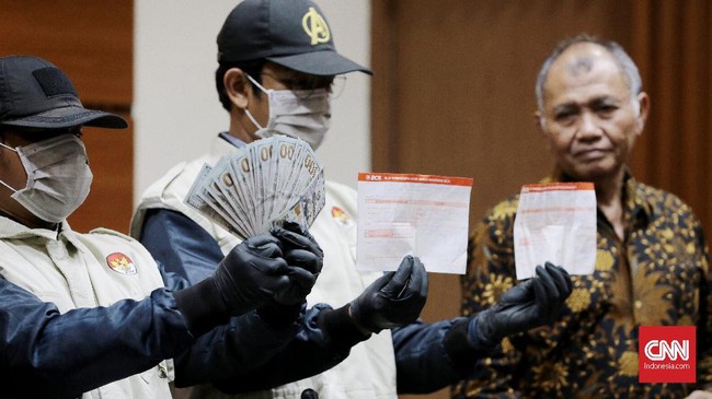 KPK menduga uang Rp2 miliar yang menjadi bukti transfer merupakan uang pemulus untuk 'mengunci' kuota impor bawang putih.