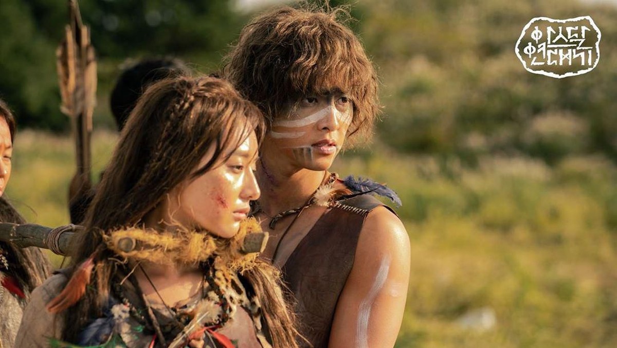 Usai lepas dari Song Hye Kyo&comma; Song Joong Ki kini dijodoh-jodohkan netizen dengan artis cantik Kim Ji Won&period;