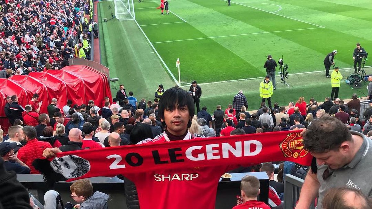 Pesona klub sepakbola dari tanah Britania memang sudah mendunia&period; Berikut ini sejumlah artis Indonesia yang jadi penggemar klub Liga Inggris versi Insertlive&period;