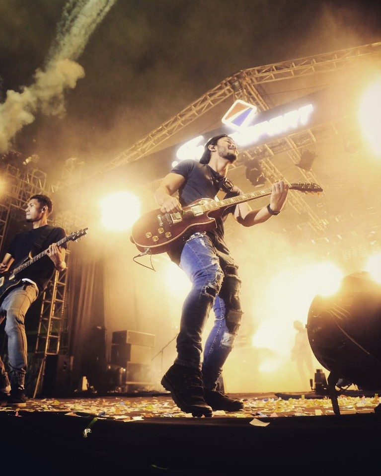 7 Aksi Panggung Uki Sebelum Keluar dari NOAH Uki resmi hengkang dari NOAH. Sebagai seorang gitaris, penampilan Uki selalu memikat. Ini deretan penampilan Uki di atas panggung khusus untuk Insertizen: