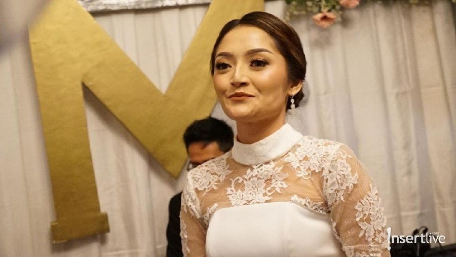 Tak sadar dicium penonton pria saat manggung, Siti Badriah tak menyangka dilecehkan penonton.