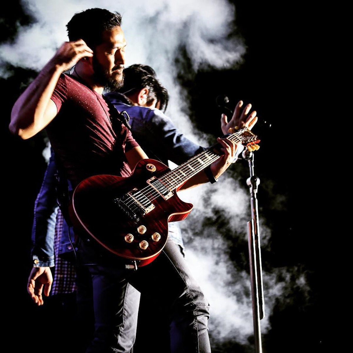 Uki resmi hengkang dari NOAH&period; Sebagai seorang gitaris&comma; penampilan Uki selalu memikat&period; Ini deretan penampilan Uki di atas panggung khusus untuk Insertizen&colon;