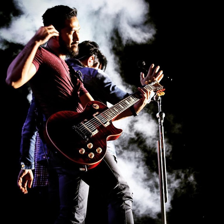 Uki resmi hengkang dari NOAH. Sebagai seorang gitaris, penampilan Uki selalu memikat. Ini deretan penampilan Uki di atas panggung khusus untuk Insertizen: