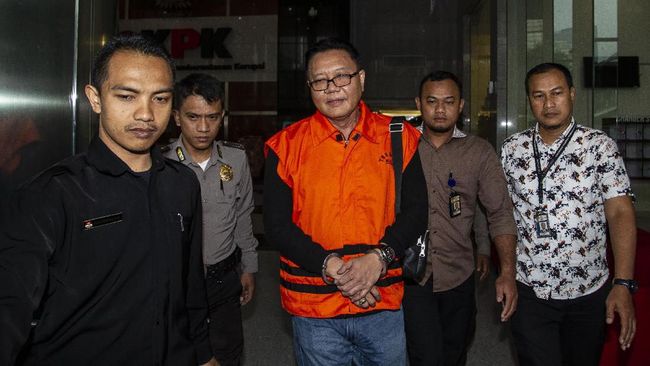 Suap Impor Bawang, KPK Tambah Masa Tahanan Politikus PDIP I Nyoman Dhamantra, tersangka suap impor bawang putih, telah diperpanjang masa penahanannya oleh KPK hingga 5 Desember 2019.