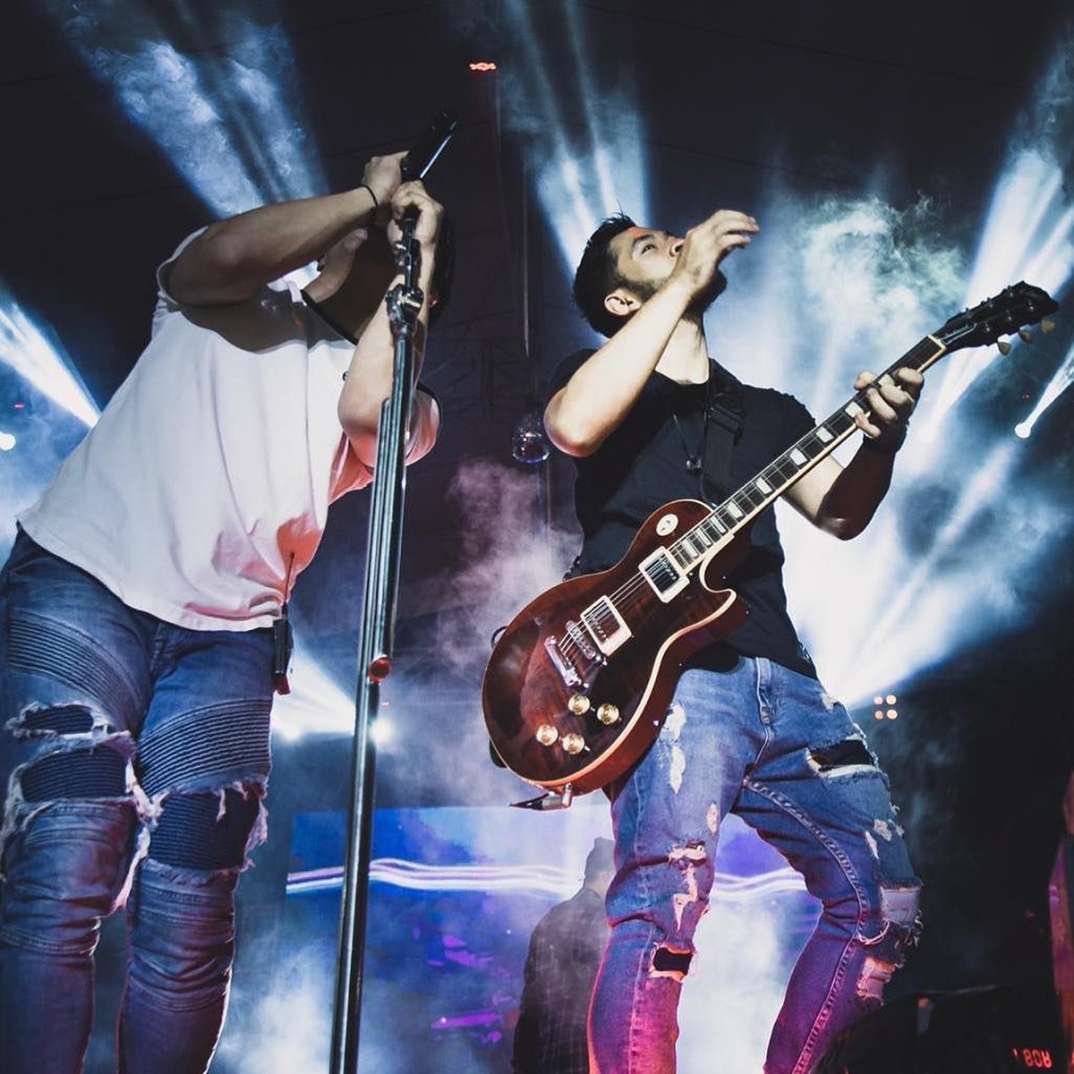 Uki resmi hengkang dari NOAH&period; Sebagai seorang gitaris&comma; penampilan Uki selalu memikat&period; Ini deretan penampilan Uki di atas panggung khusus untuk Insertizen&colon;