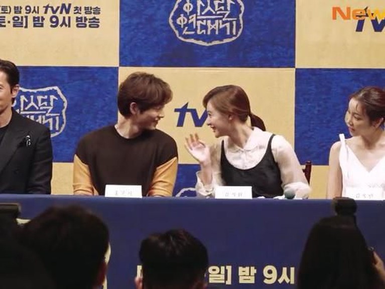 Usai lepas dari Song Hye Kyo, Song Joong Ki kini dijodoh-jodohkan netizen dengan artis cantik Kim Ji Won.