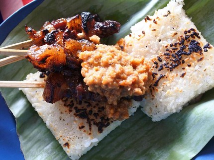 Resep Sate Maranggi, Khas dengan Sambal Oncom & Uli Bakar
