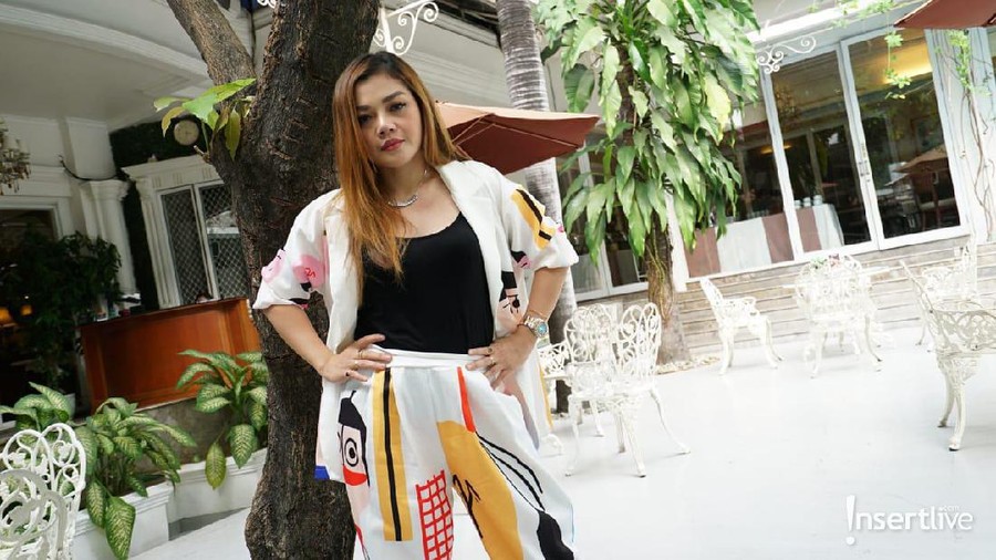 Seruni Bahar Menangis Terisak Saat Baju Melorotnya Jadi Sorotan Itu adalah insiden memalukan bagi Seruni.
