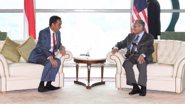 PM Malaysia Mahathir Mohamad dan PM Singapura Lee Hsien Loong dijadwalkan hadir di Gedung MPR untuk menghadiri pelantikan presiden pada Minggu (20/10).