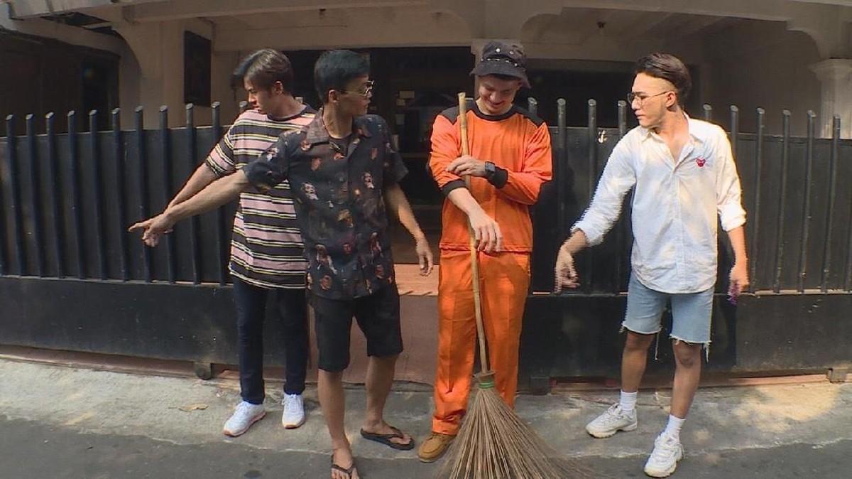 Marcell Darwin bertukar peran dengan asisten&period; Ia menjadi Pasukan Oranye&period; Seperti apa aksi Marcell&quest; 