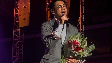 img-title Ucapan Terima Kasih Afgan untuk Rossa di Konser Tunggal