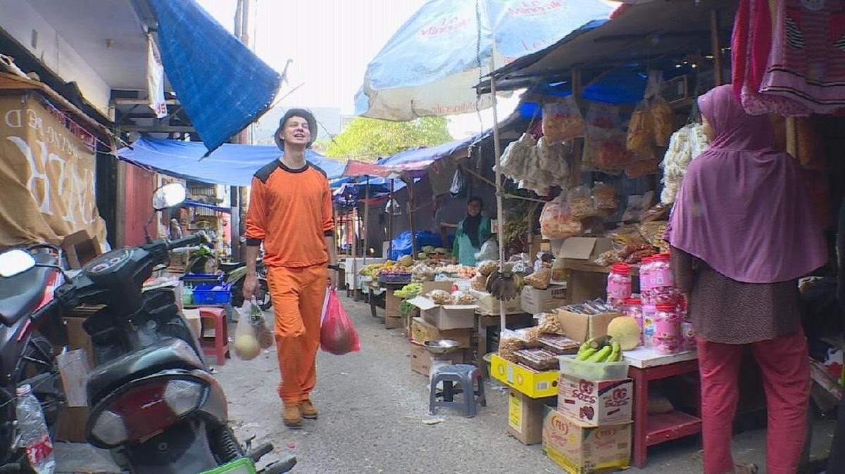 Marcell Darwin bertukar peran dengan asisten&period; Ia menjadi Pasukan Oranye&period; Seperti apa aksi Marcell&quest; 