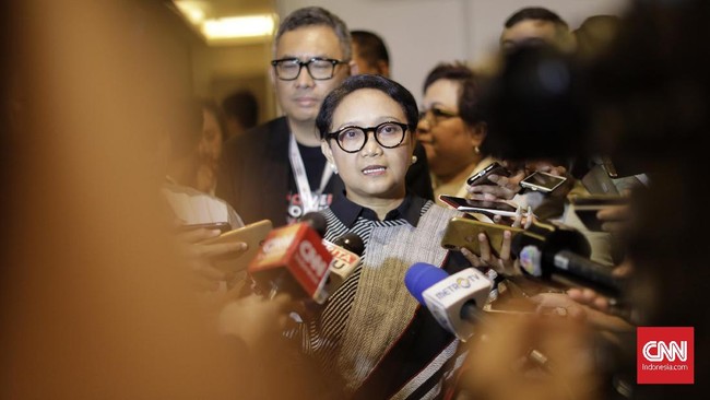 Menlu Retno LP Marsudi memaparkan prioritas diplomasi dalam periode kedua Joko Widodo, salah satunya terkait ekonomi yang berhubungan dengan sawit Indonesia.