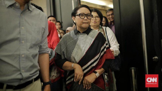 Komisi I DPR RI mengatakan akan meminta penjelasan dari Retno Marsudi tentang empat orang WNA yang turut dalam demo Papua Merdeka di Sorong pada Agustus lalu.