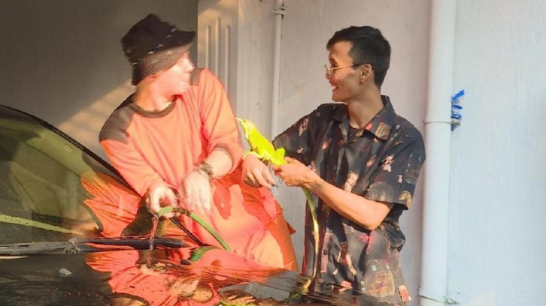 Marcell Darwin bertukar peran dengan asisten. Ia menjadi Pasukan Oranye. Seperti apa aksi Marcell? 