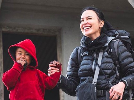Kedekatan Bunda Awet Muda Sophia Latjuba dengan Anak-anak