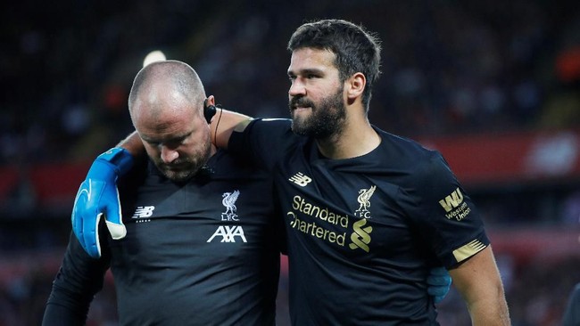 Liverpool membidik kiper baru guna mengantisipasi absennya penjaga gawang utama mereka, Alisson Becker, yang mengalami cedera.