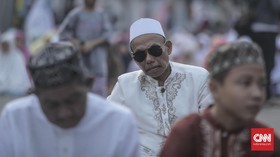Salat Id, Jemaah Masjid di Bekasi Disemprot Hand Sanitizer