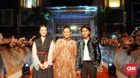 FOTO: Kemeriahan Gala Premier 'Bumi Manusia' di Surabaya