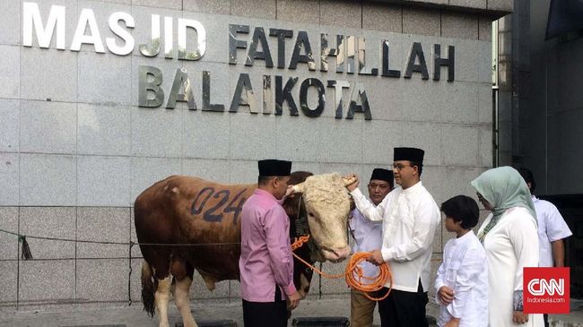 Undang Anies, Masjid Balai Kota DKI Gelar Salat Iduladha Masjid Fatahillah Balai Kota Jakarta membatasi jemaah Salat Iduladha esok hanya 500 orang. Undangan telah diberikan, termasuk kepada Gubernur Anies Baswedan.