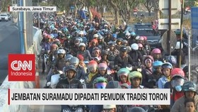 VIDEO: Jembatan Suramadu Dipadati Pemudik Tradisi Toron