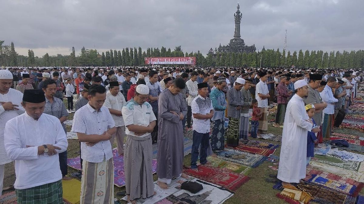 Tata Cara Sholat Idul Adha, Niat, dan Bacaan Takbirnya