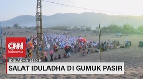 VIDEO: Ribuan Muslim di Bantul Salat Iduladha di Gumuk Pasir