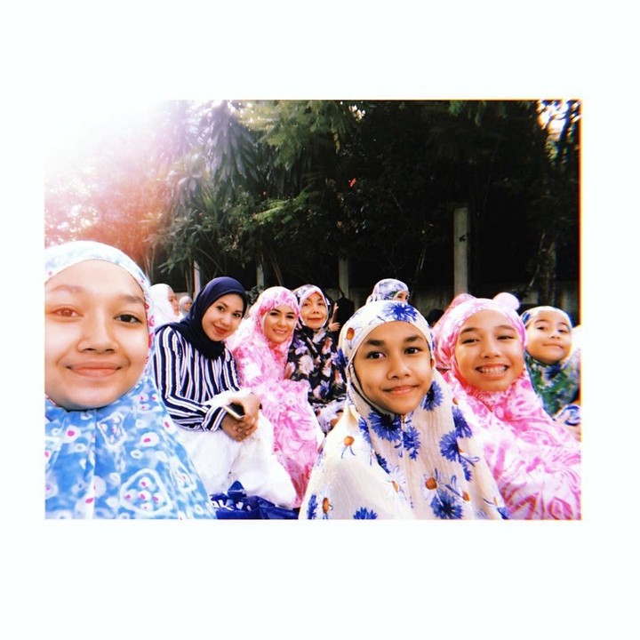 Meisya Siregar turut bagikan momen saat salat Idul Adha bersama keluarga. (Foto: Instagram @meisya__siregar)