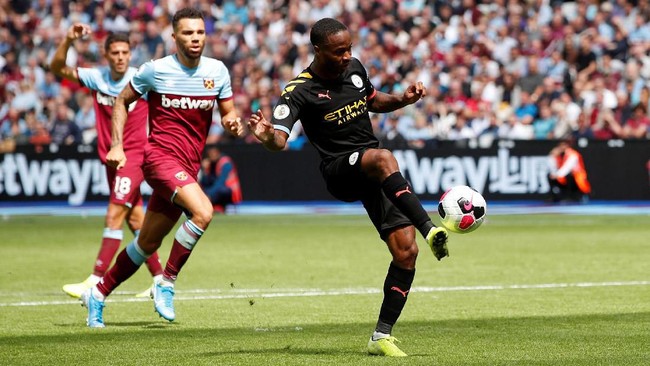 Manchester City untuk sementara berada di puncak klasemen Liga Inggris musim 2019/2020 setelah menang telak 5-0 atas West Ham United di Stadion London.