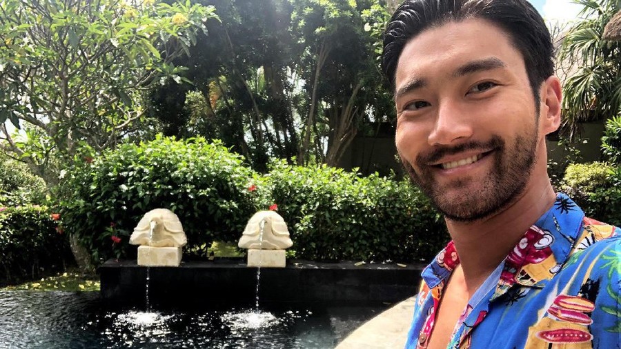Siwon mengaku jika dirinya sangat gagah saat brewokan.