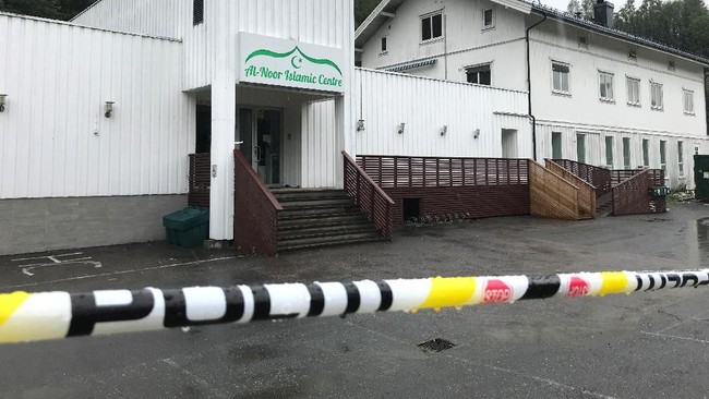 Pelaku penembakan masjid di Baerum, Norwegia, Philip Manshaus (21), mulai diadili dengan dakwaan melakukan teror dan upaya pembunuhan.