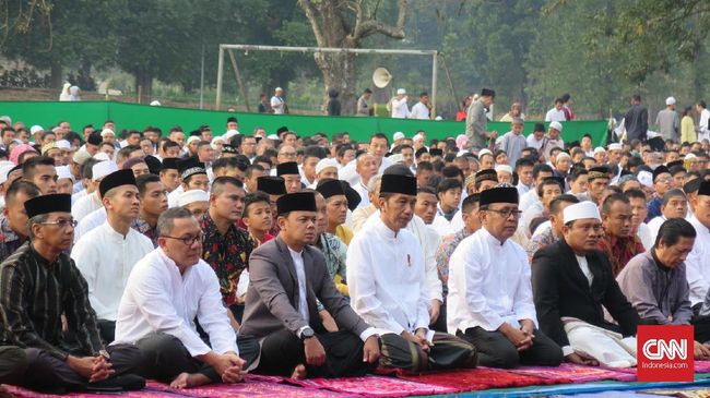 Jokowi Salat Idul Adha di Lapangan Astrid Kebun Raya Bogor
