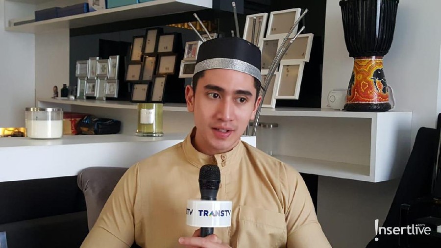 Verrel Bramasta Habiskan Malam Takbiran di Lokasi Syuting Verrell Bramasta masih harus berada di lokasi syuting saat malam takbiran berlangsung.