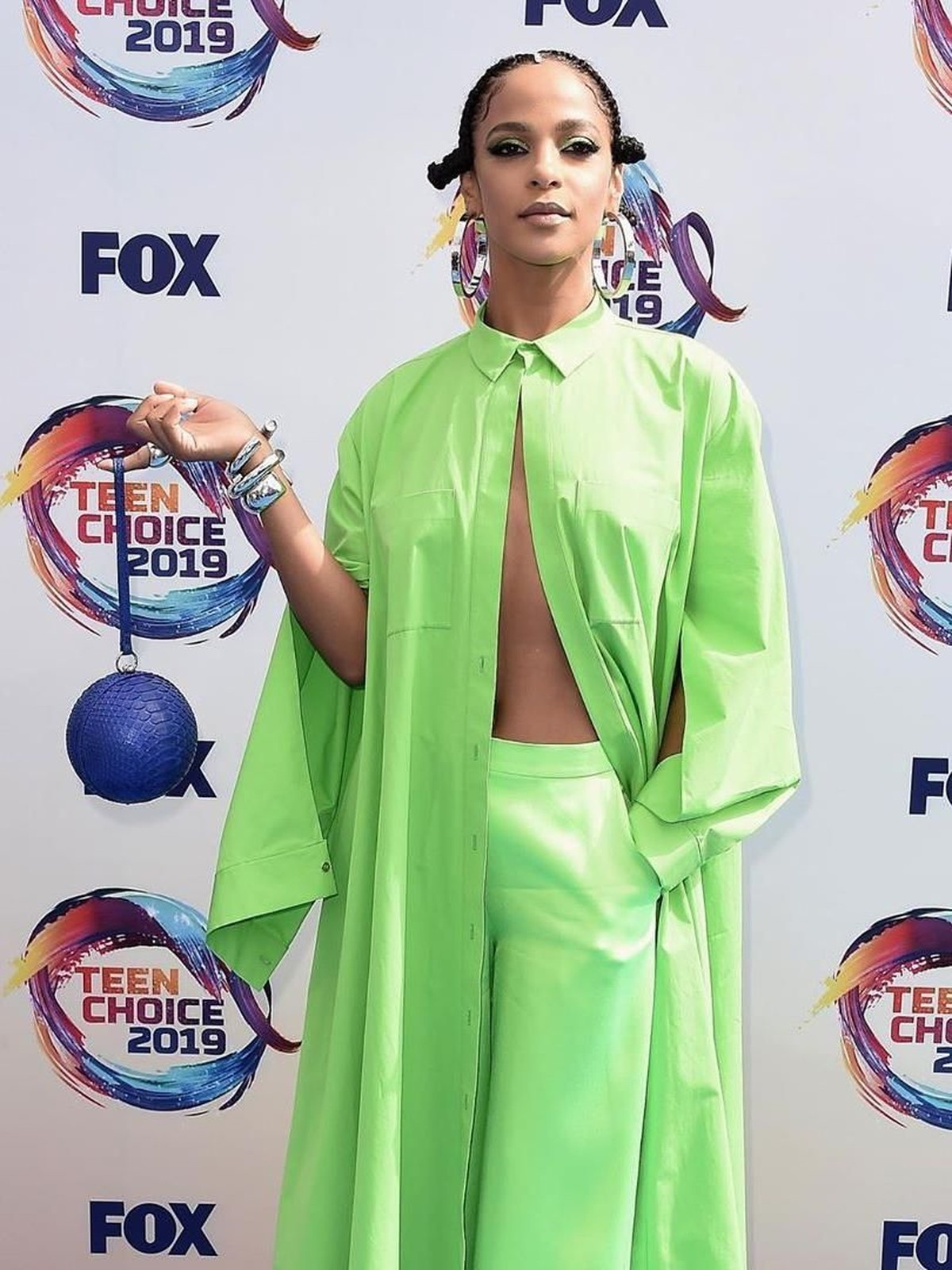 Tujuh gaya selebriti di karpet merah Teen Choice Awards 2019&period;