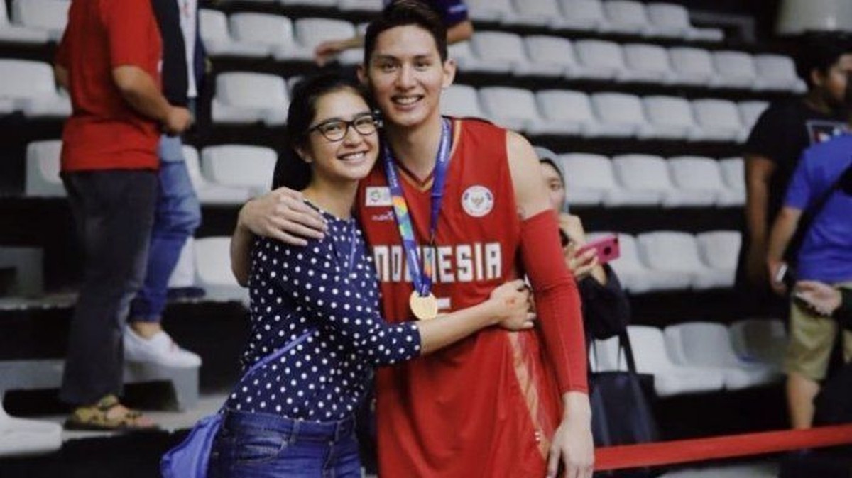 Hubungan asmara Mikha Tambayong dan Daniel Wenas dikabarkan telah kandas&period; Insertlive sajikan kilas balik perjalanan kisah cinta keduanya&colon;