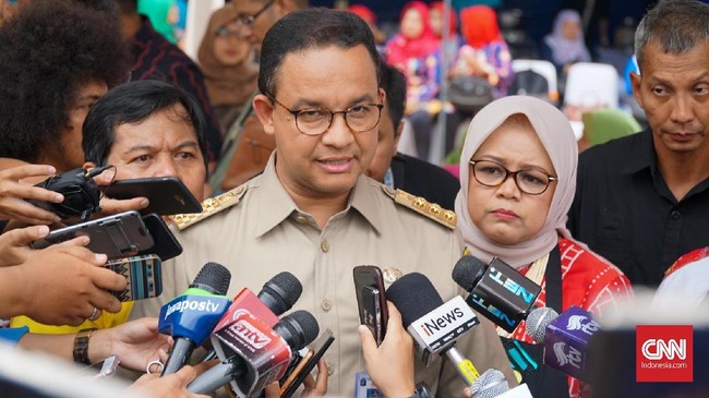 Anies Baswedan mengatakan faktor kemanusian mendasarinya menggratiskan biaya rumah sakit bagi masyarakat yang membutuhkan pertolongan saat demonstrasi.