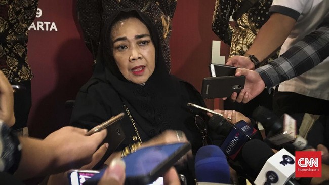 Anggota Dewan Pembina Gerindra Rachmawati Soekarnoputri menyarankan Gerindra tetap di luar pemerintahan untuk memperbaiki sistem.