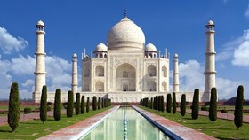5 Juta Penduduk Terinfeksi Corona, India Tetap Buka Taj Mahal