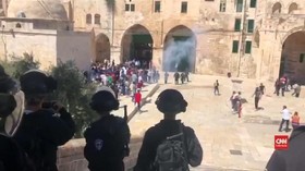 VIDEO: Bentrok Saat Lebaran Haji di Masjid al-Aqsa