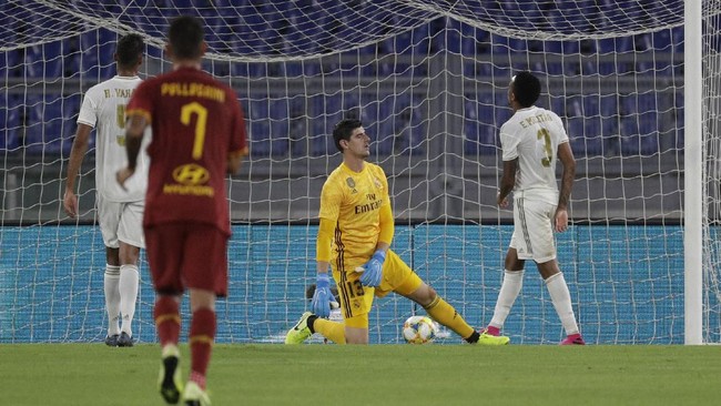 AS Roma meraih kemenangan 5-4 lewat adu penalti atas Real Madrid dalam laga pramusim di Stadion Olimpico, Senin (12/8) dini hari WIB.