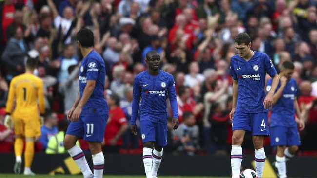 Chelsea tidak boleh terlalu lama meratapi kekalahan telak dari Manchester United karena sudah ditunggu Liverpool di Piala Super Eropa.