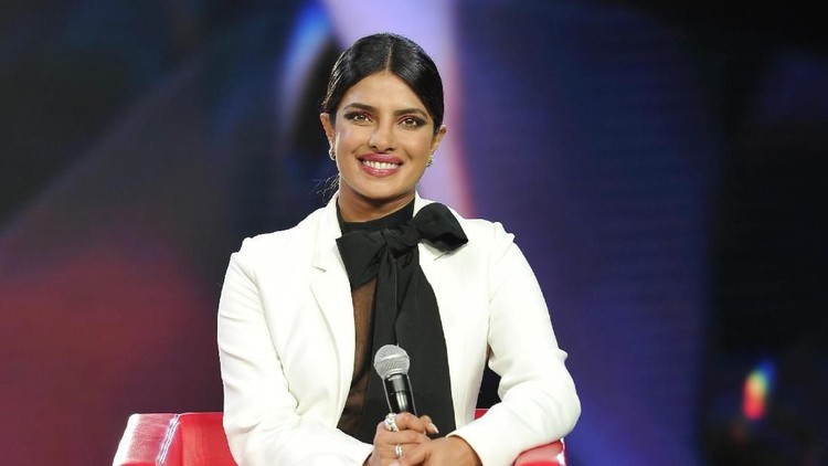 Priyanka Chopra bertarif hampir Rp4 miliar. Sedangkan Raditya Dika menjadi selebgram termahal di Indonesia, kalahkan Raffi Ahmad.