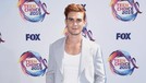 8 Gaya Selebriti di Karpet Merah Teen Choice Awards 2019 Tujuh gaya selebriti di karpet merah Teen Choice Awards 2019.