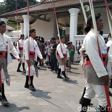 Tak Hanya Mudik, Ini 10 Tradisi Menyambut Idulfitri di Berbagai Daerah