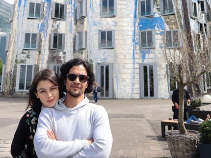 Makin Romantis! 7 Potret Kimberly Ryder & Edward Akbar