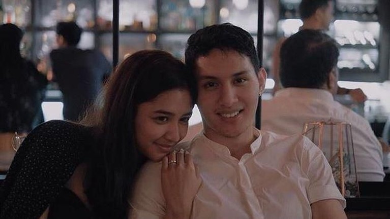 Hubungan asmara Mikha Tambayong dan Daniel Wenas dikabarkan telah kandas. Insertlive sajikan kilas balik perjalanan kisah cinta keduanya: