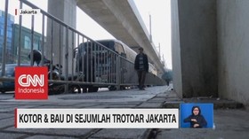 VIDEO: Kotor & Bau di Sejumlah Trotoar Jakarta