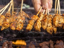 Tusuk Sate Memakan Korban di Bandung, Perhatikan Saat Membuangnya