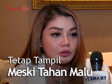 Sempat Tutupi, Seruni Bahar Sedih Baju Melorotnya Kembali Viral