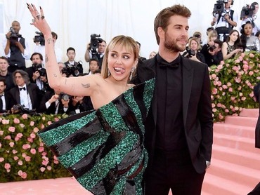 'Flowers' Part 2, Miley Cyrus Disebut Kembali Sindir Liam di Lagu Baru